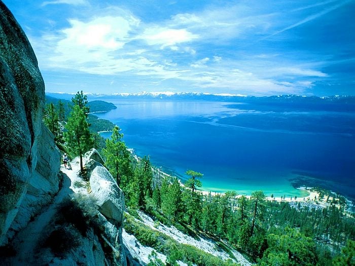 Flume_Trail_Lake_Tahoe_California_wallcoo.com