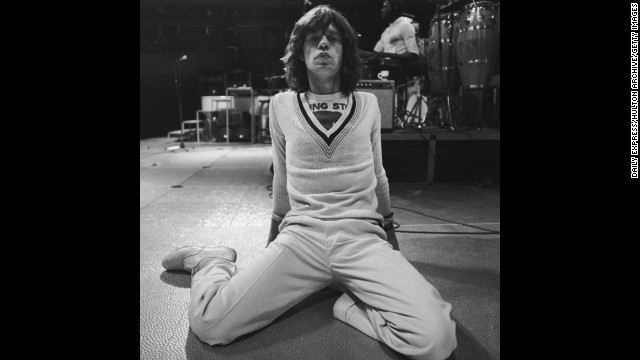 Mick Jagger takes a break during rehearsals for a show in 1975.