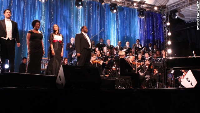 HIFA features various genres including theater, dance, craft, design and music. Here American Opera singers are accompanied by an international orchestra and a locally assembled Festival Chorus. 
