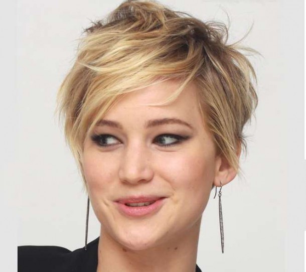 Jennifer Lawrence New Look Dye Hair Boyish Haircut of Hunger Games 2 0 610x542 Zoznam najsexi celebrít podľa Victorias Secret