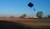 ACCIDENTE. La caída del paracaidista (Captura de video).