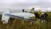 Tragedia. El avión cayó a tierra luego de que un ala chocó un tensor de una antena del aeropuerto (La Voz/Archivo)