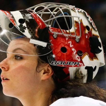 Canada's Shannon Szabados registers 1st shutout in men's pro hockey
