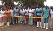 LIBERIA. Enfermeros y enfermeras que asisten a los pacientes infectados con el virus (AP)