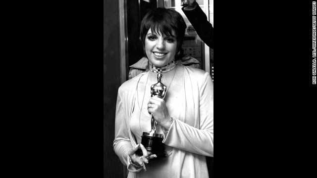 Liza Minnelli holds the Oscar she won for "Cabaret."