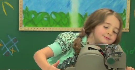 Kids react to typewriters, lasten reaktiot mekaaniseen kirjoituskoneeseen