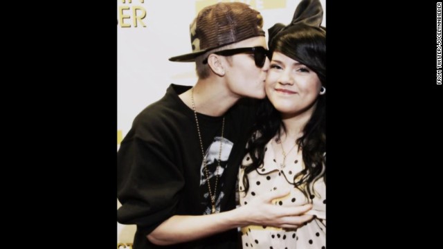 At the end of January 2013, a Twitpic appearing to show the singer touching a female fan's chest went viral. <a href='http://ift.tt/1kD6vWh' target='_blank'>Both the "Belieber"</a><a href='http://ift.tt/1kD6vWh' target='_blank'> and Bieber's rep denied</a> he was touching her breast.