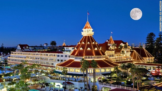 Currently celebrating its 125th anniversary, this scenic beachside resort made jaws drop back in December 1904 when it unveiled the world's first electronically lit, outdoor Christmas tree. 