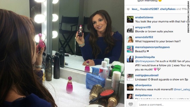 Britney Spears sent out an image on Instagram showing her latest look -- transforming her blond locks to brunette. 