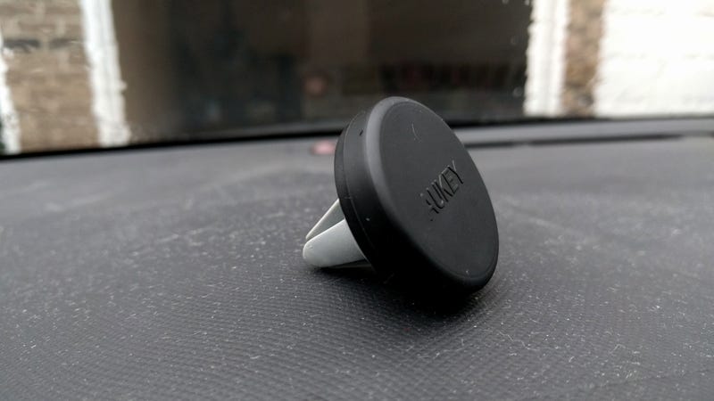 The Aukey Magnetic Car Mount is A Dead Simple Phone Mount For Any Car