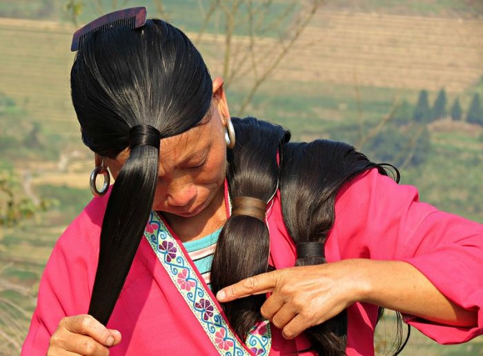 سر نساء قرية هوانغلو الصينية للشعر الطويل 