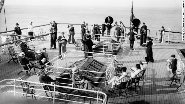 Wealthy passengers aboard ships in San Francisco, circa 1910s. In this era, the top earners accounted for roughly 18% of the national income. 