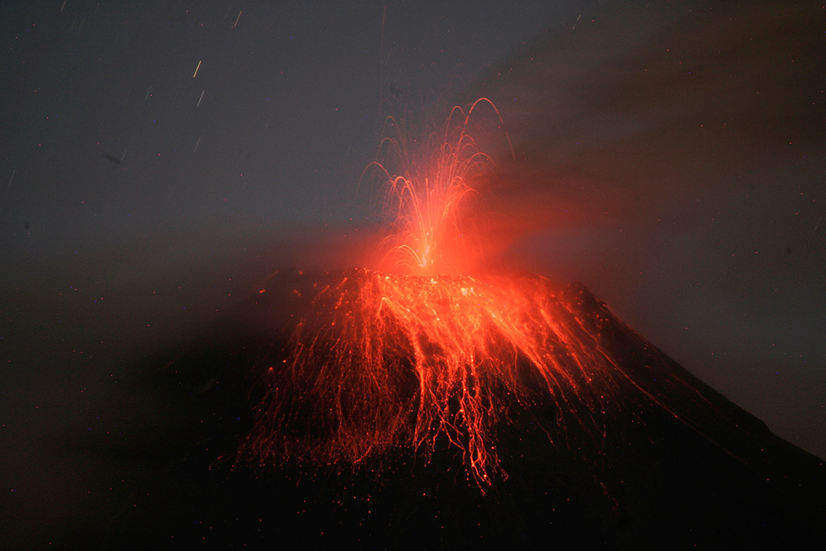 Ecuador's Tungurahua volcano erupts near Banos. Tungurahua, which means 