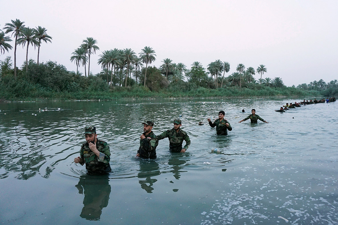 Shi'ite volunteers, who joined the Iraqi army to fight against militants of the Islamic State, take part in field training in Najaf