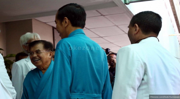 Jokowi dan JK sebelum menjalani tes kesehatan di RSPAD (foto: Dede Kurniawan)
