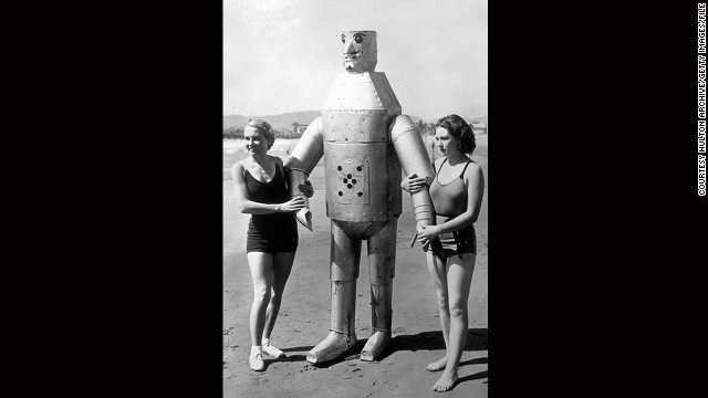 Move over David Hasselhoff. these ladies have found a real man to take for a dip in ocean. Well, perhaps not, but at 250 pounds, 7.5 feet tall and with a steely look in his eyes, Mac the Mechanical Man had a certain allure on Venice Beach back in the 1930s. What the picture doesn't show is his inventor Leighton Hilbert, who, just a few meters away is fiddling with Mac's remote controls. Way to cramp his style, Hilbert.