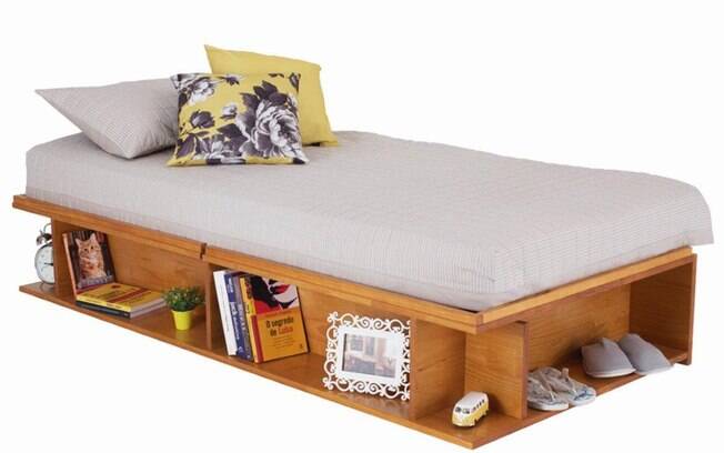 Planejada pelo designer Hélio Nishikuma, a cama de solteiro Libro é ideal para quem quer aproveitar o espaço com estilo. À venda na Meu Móvel de Madeira por R$ 899,