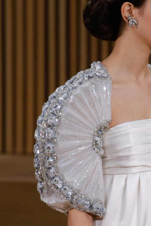 couture-heaux: Details at Chanel Spring 2016 Couture