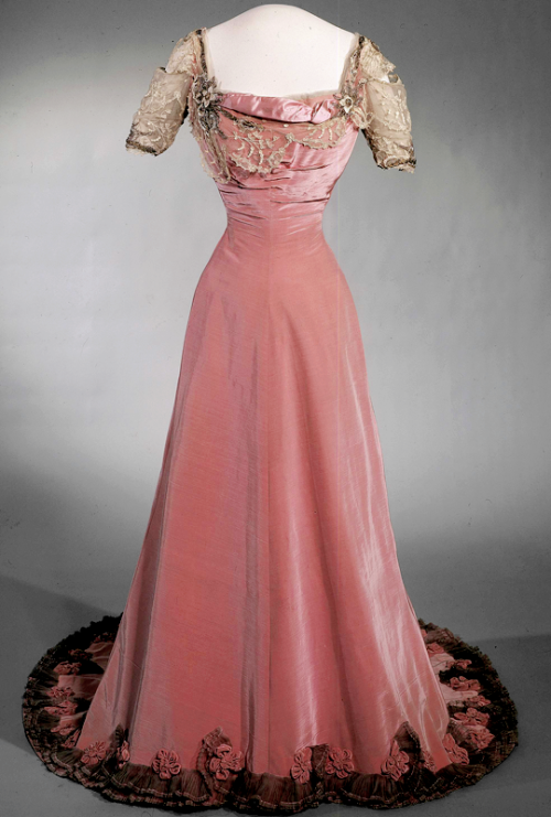 Gala dress c. 1907