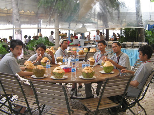السياحة العائلية بأندونيسيا 2681685884_2543430412.jpg