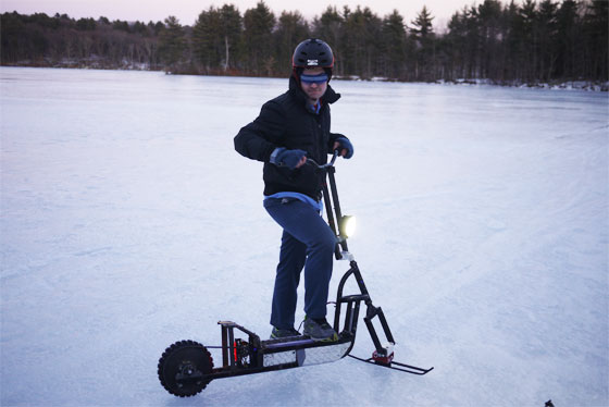 Probando un scooter eléctrico casero sobre la Tundra