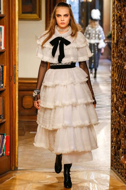 skaodi:Cara Delevingne at Chanel Pre Fall 2015.