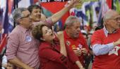 Respaldo. En un ambiente festivo, Dilma Rousseff se mostró junto al expresidente Lula, una estrategia que usó a lo largo de la campaña (AP)