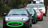 Identificados. La imagen muestra la chapa del Porsche con la referencia al año de la guerra y la denominación “FKL”, interpretada por los fueguinos como una clara alusión a las “Falklands”, nombre que les dan los ingleses a las Malvinas (DyN)