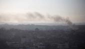 HUMO. Al elevarse después de un ataque israelí con misiles que golpeó la ciudad de Gaza, el sábado (AP).