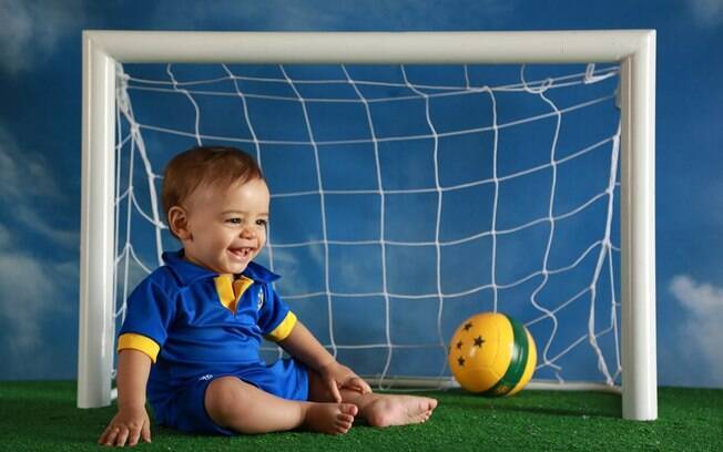 Ensaio fotográfico com bebês em clima de Copa do Mundo