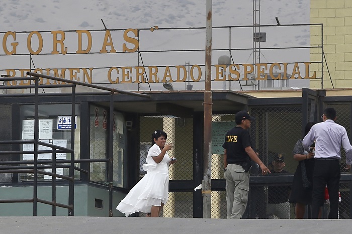 Leidy Figueroa arrives for her wedding to Joran Van der Sloot, which was held in Piedras Gordas penitentiary