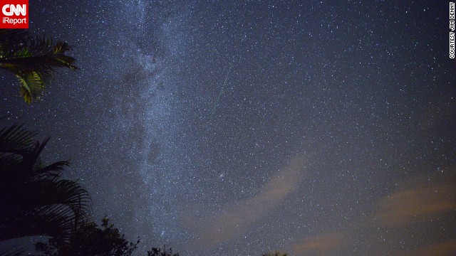 Known for its sunny beaches and clear night skies, Kekaha, Hawaii, was the perfect location for <a href='http://ift.tt/1qBnB9m'>Jim Denny</a> to photograph the Perseid meteor shower passing over the Earth in August 2013. 
