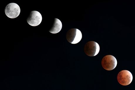 A blood moon will fill the Toowoomba skies during a Lunar Eclipse tonight 