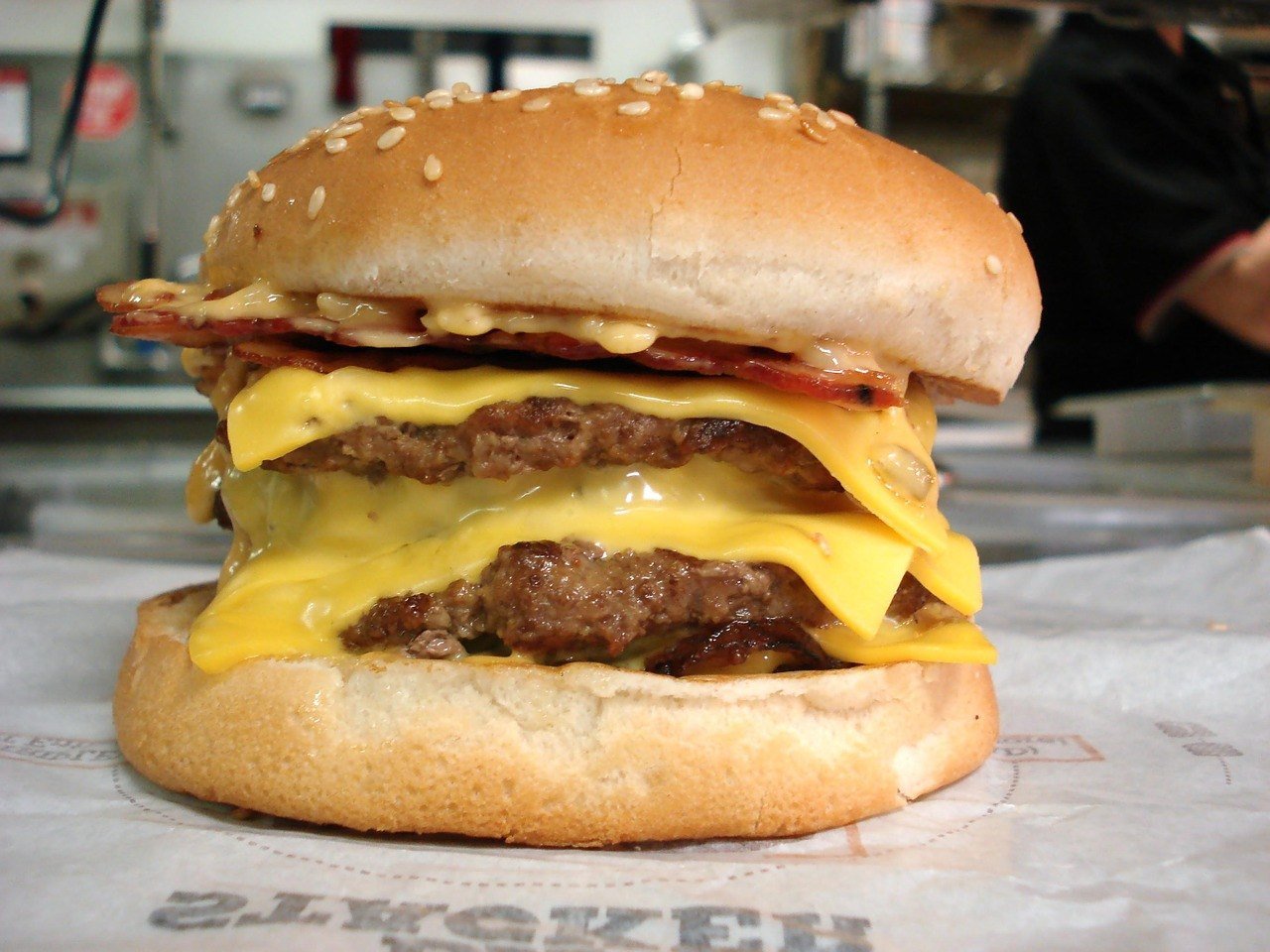 cheeseburger-820178_1280