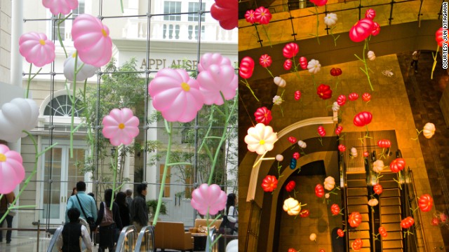 Some of Kitagawa's work for shopping malls and plazas has commercial appeal, such as this simple flower balloon art. 