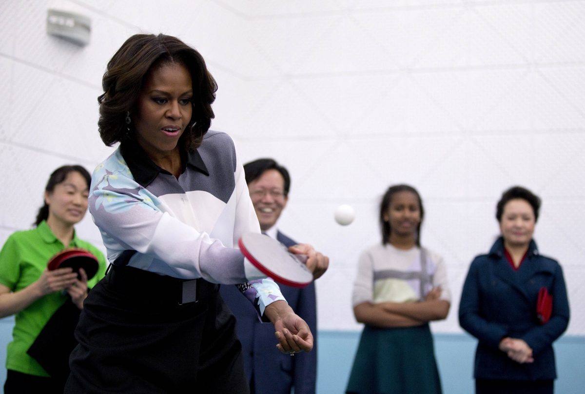 Michelle Obama plays table tennis during her visit to Beijing Normal School.