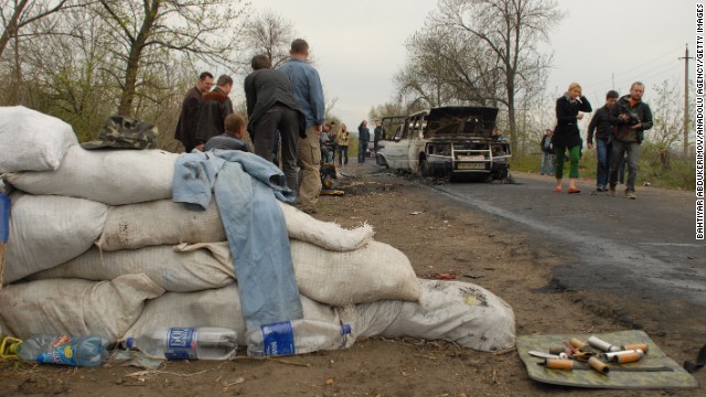 Cars are burned out after an attack at a roadblock in Slovyansk on Sunday, April 20.