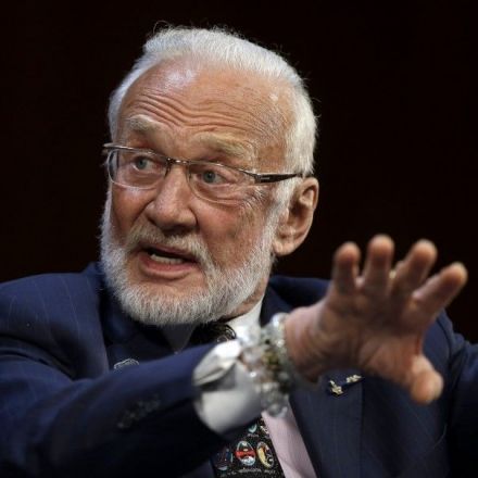 Buzz Aldrin really wants to send people to Mars — and leave them there for a long time