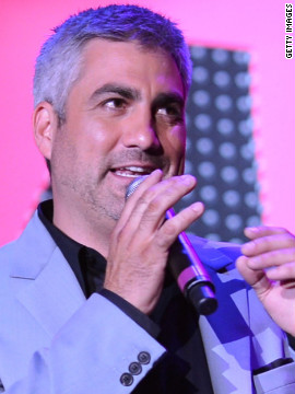 Taylor Hicks' blues-meets-rock style earned him a following that led to his win on season 5, beating favorite (and "Smash" star) Katharine McPhee. His self-titled debut album was certified platinum, and his single "Do I Make You Proud" debuted at No. 1 on Billboard's Hot 100 Singles. Hicks released "The Distance" in 2008 on his independent record label, Modern Whomp. He is <a href='http://ift.tt/1q8pURE' target='_blank'>currently performing in Las Vegas.</a>