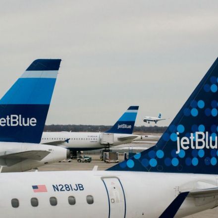 JetBlue Offers Police Free Flights to Attend Slain NYPD Officers' Funerals