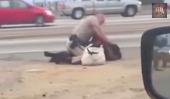 GOLPIZA. El policía agredió a la mujer y ahora deberán indemnizarla (Captura de video).