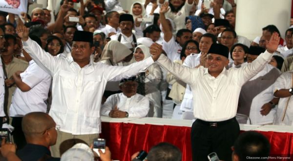 Tim Prabowo-Hatta Datangi Rumah-Rumah Warga di Bengkulu