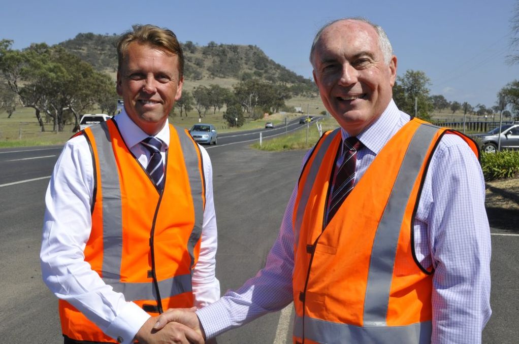 Queensland Minister for Transport and Main Roads Scott Emerson and Minister for Infrastructure and Regional Development Warren Truss say plans to duplicate 5.7 kilometres of the Warrego Highway have been approved. Photo Andrew Backhouse / The Chronicle