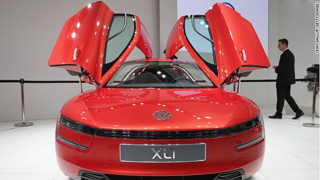 The Volkswagen XL1 is a diesel hybrid that consumes only one liter of fuel per 100 kilometers, and has been named the winner of the Transport category in the annual Designs of the Year Award held by the London Design Museum. 