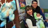 En familia. Leticia Villalba (53) y Jorge Castañeda (52), los padres felices del pequeño Thiago (La Voz/Sergio Cejas). 