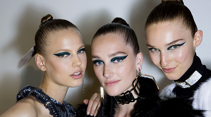 Красота в деталях: образы с показа Atelier Versace