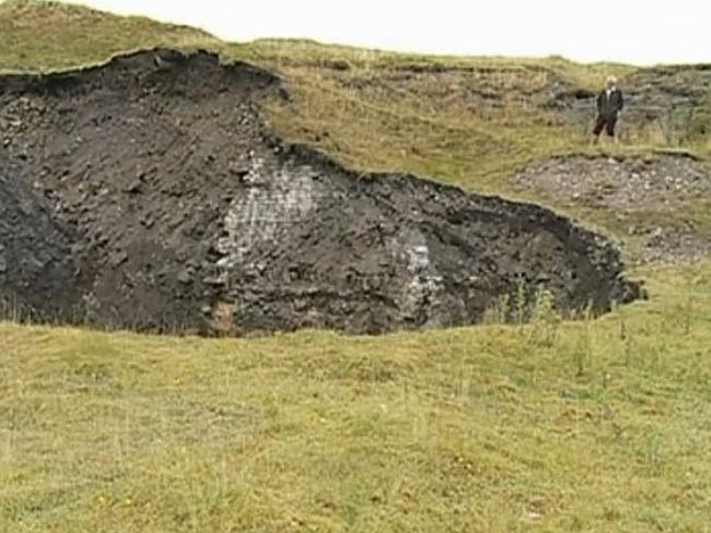 buraco inglaterra 2 Misterioso buraco gigante surge na Inglaterra
