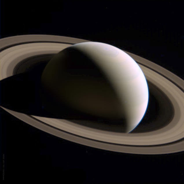 Impressive new image of Saturn from above the ecliptic plane