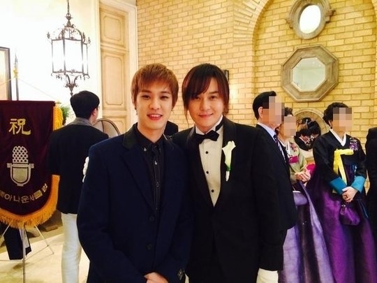 MBLAQ スンホ、キム・ギョンホとの写真を公開「兄さん、ご結婚おめでとうございます」