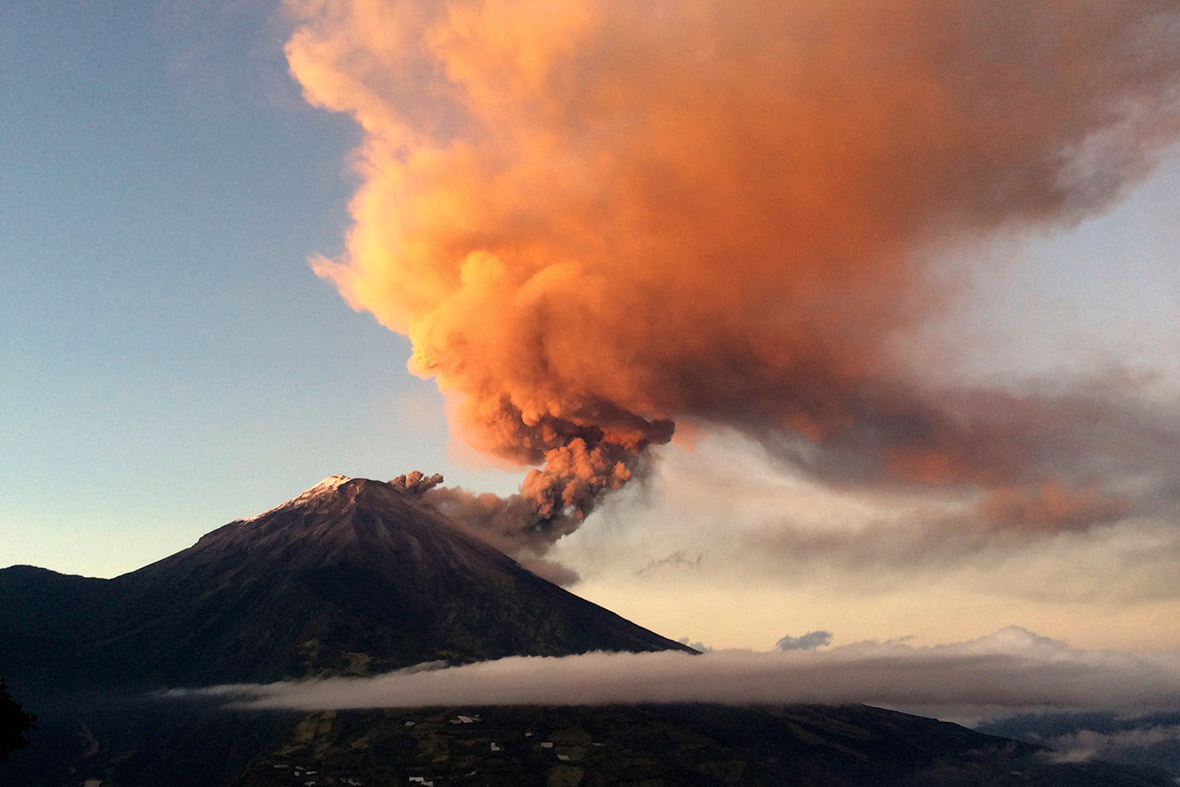 Tungurahua volcano erupts near Banos, Ecuador